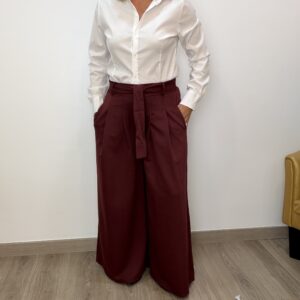 Pantalón palazzo con cinturón Burdeos